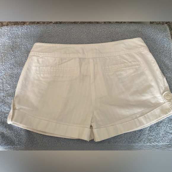 Forever 21 White Pleated Cuffed Shorts - Picture 2 of 2